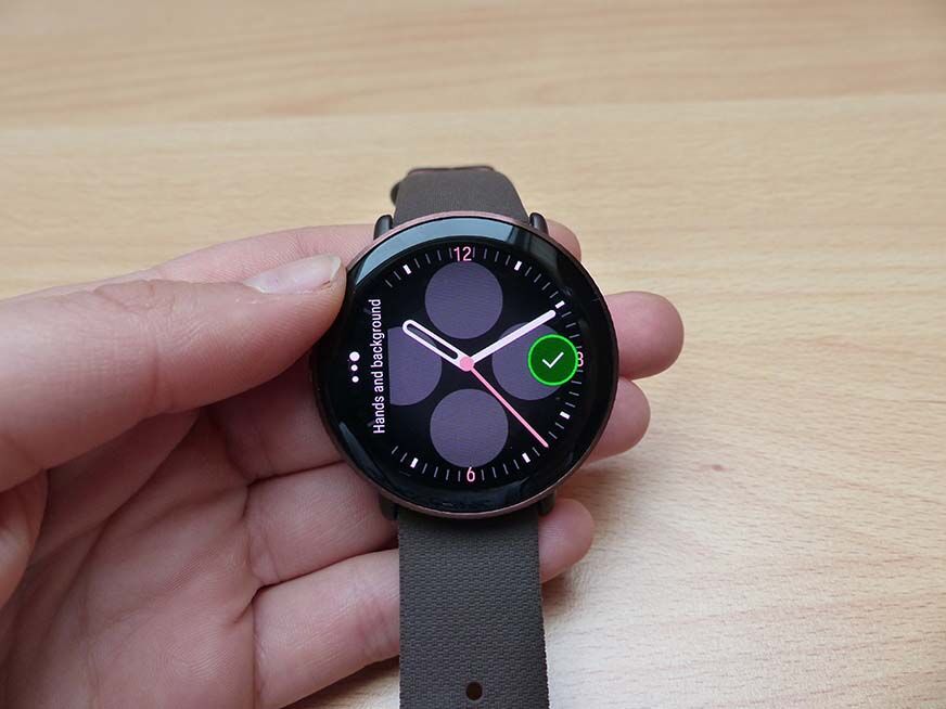 Man sieht, wie man das Watchface auf der Polar Ignite 3 individualisieren kann.